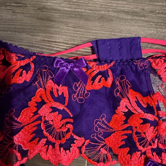 Agent Provocateur Purple and Red Lace Garter - Picture 2 of 5